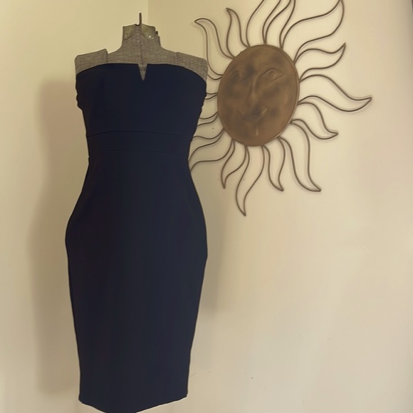 Little Black dress with SEXY V-cut @ the top!! And silver zipper down the back! - Picture 5 of 7